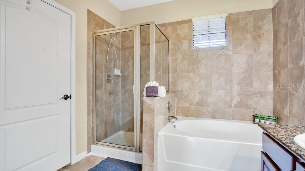 Image 13 of 26 For 904 Charo Parkway 517