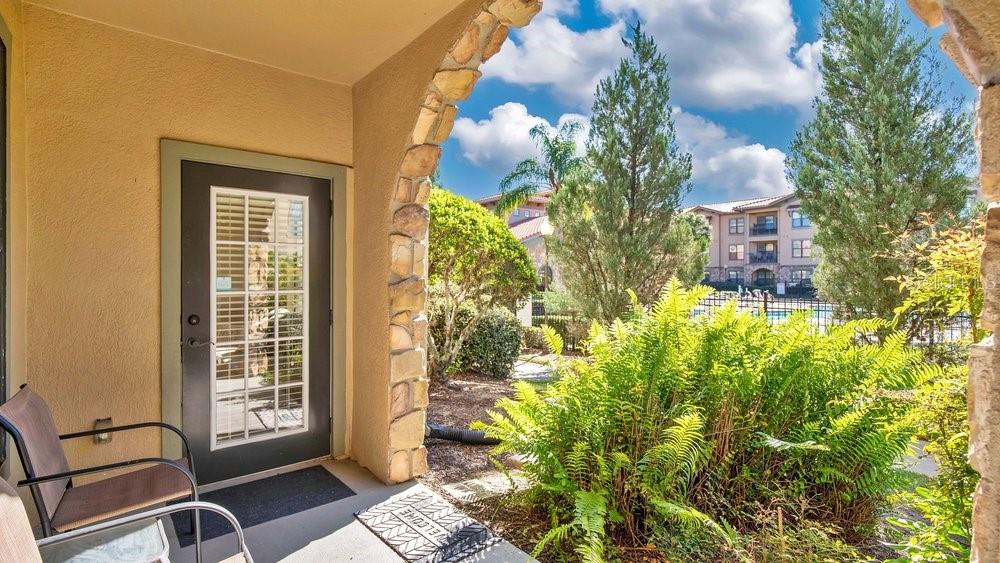 Image 18 of 26 For 904 Charo Parkway 517