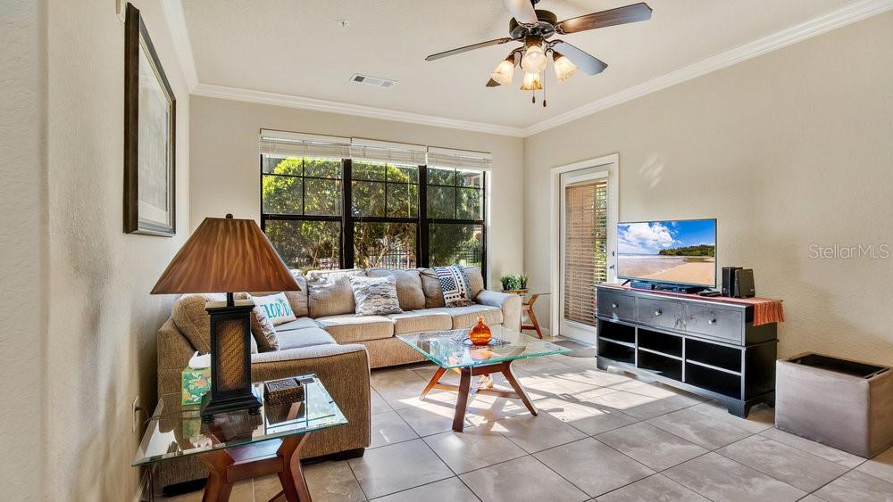 Image 4 of 26 For 904 Charo Parkway 517