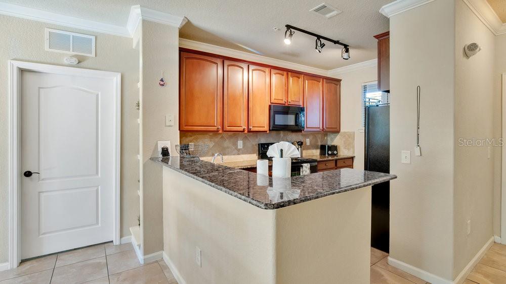 Image 7 of 26 For 904 Charo Parkway 517