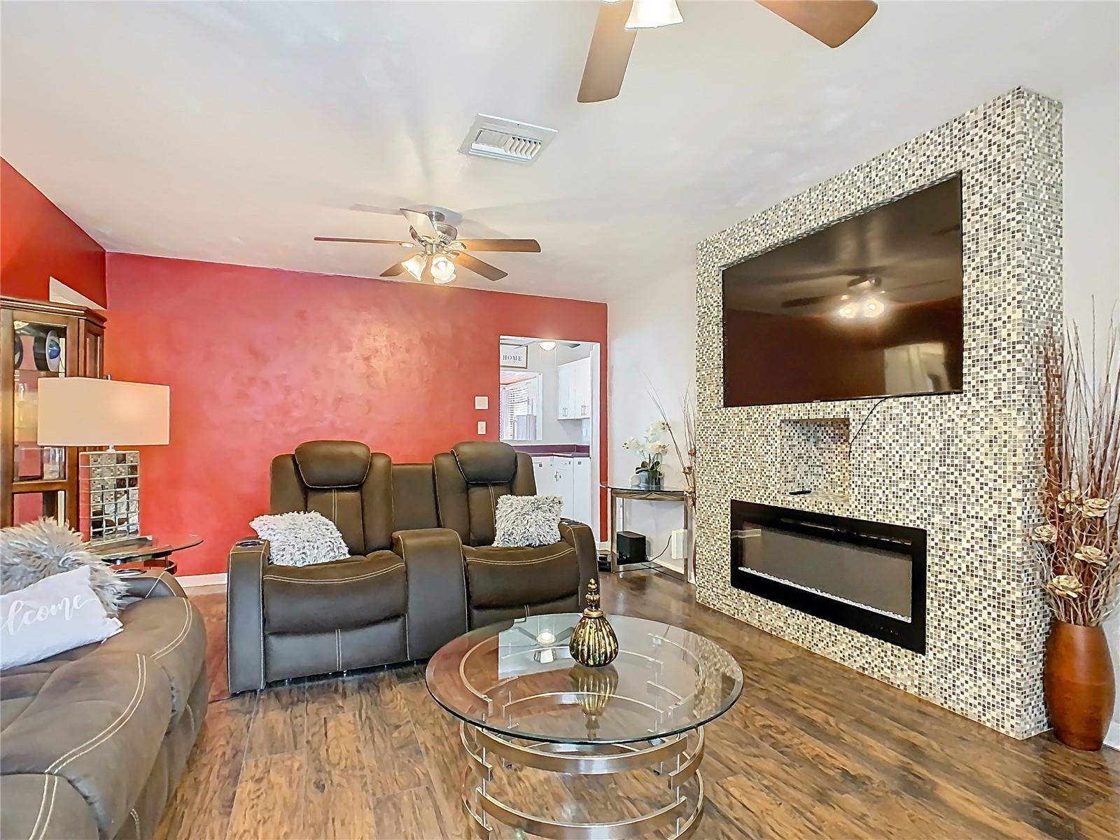 Image 3 of 17 For 604 Edgewood Drive