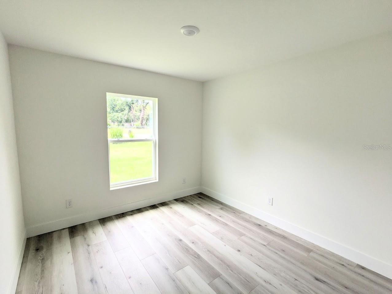 Image 10 of 18 For 829 Clermont Avenue N