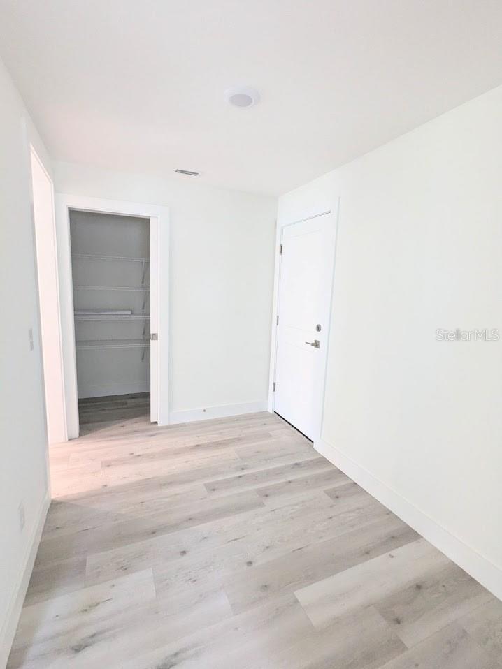 Image 15 of 18 For 829 Clermont Avenue N