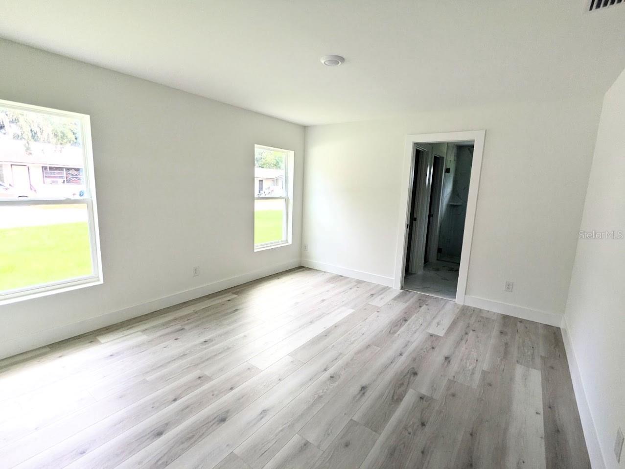 Image 7 of 18 For 829 Clermont Avenue N
