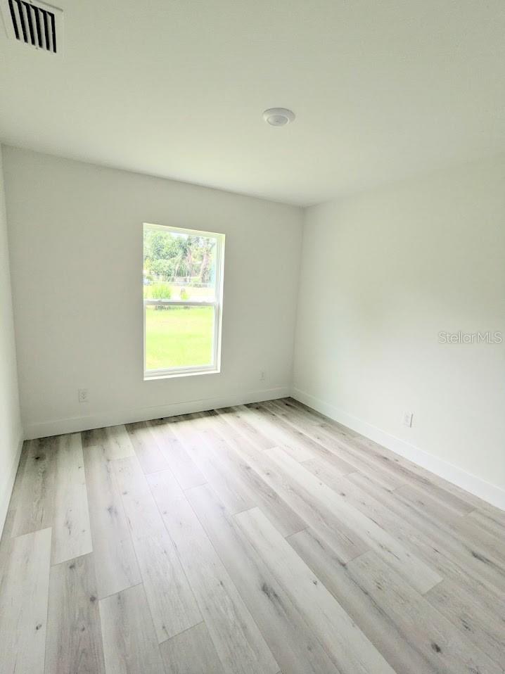 Image 9 of 18 For 829 Clermont Avenue N