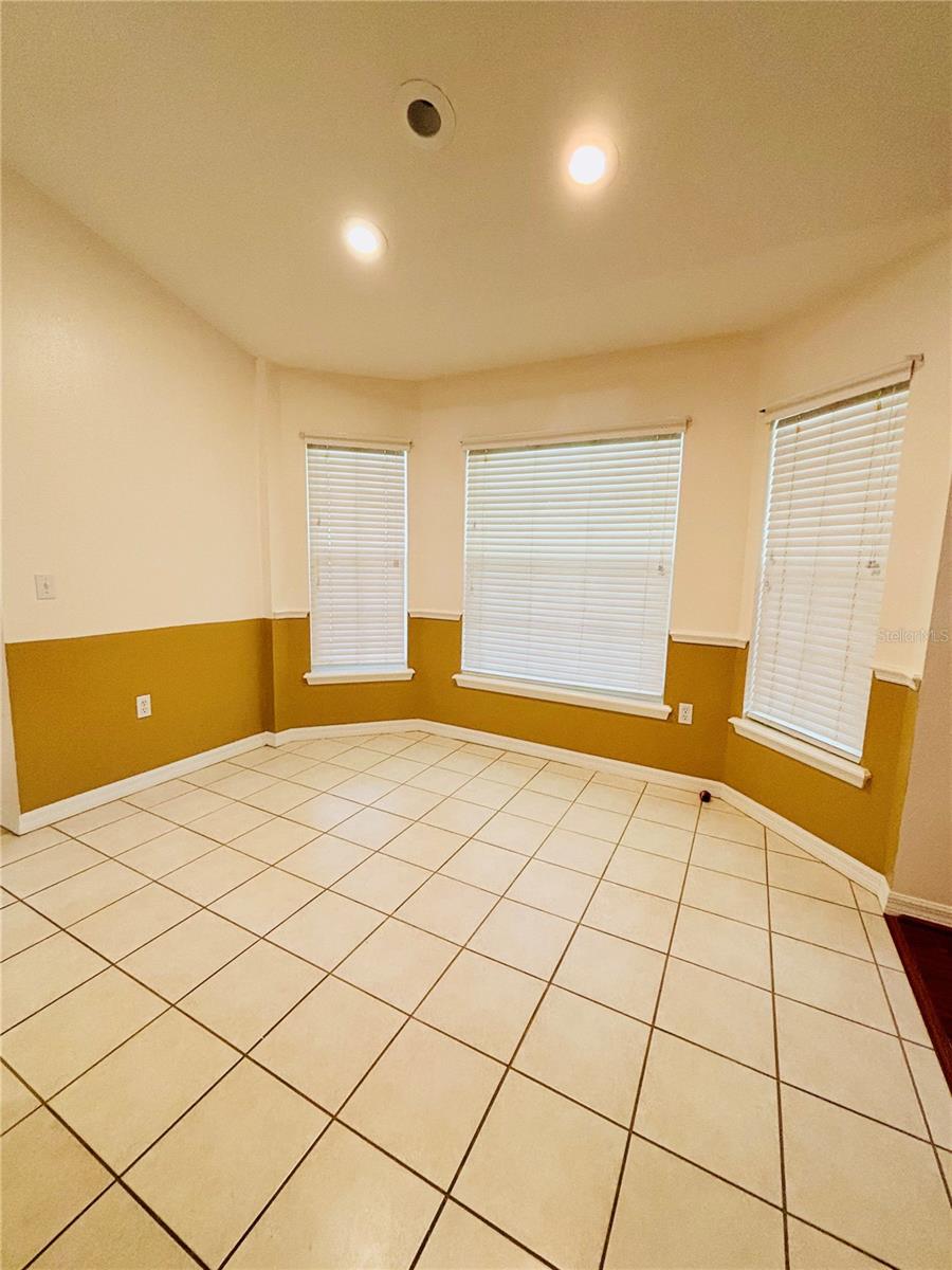 Image 12 of 28 For 5857 Manchester Drive W