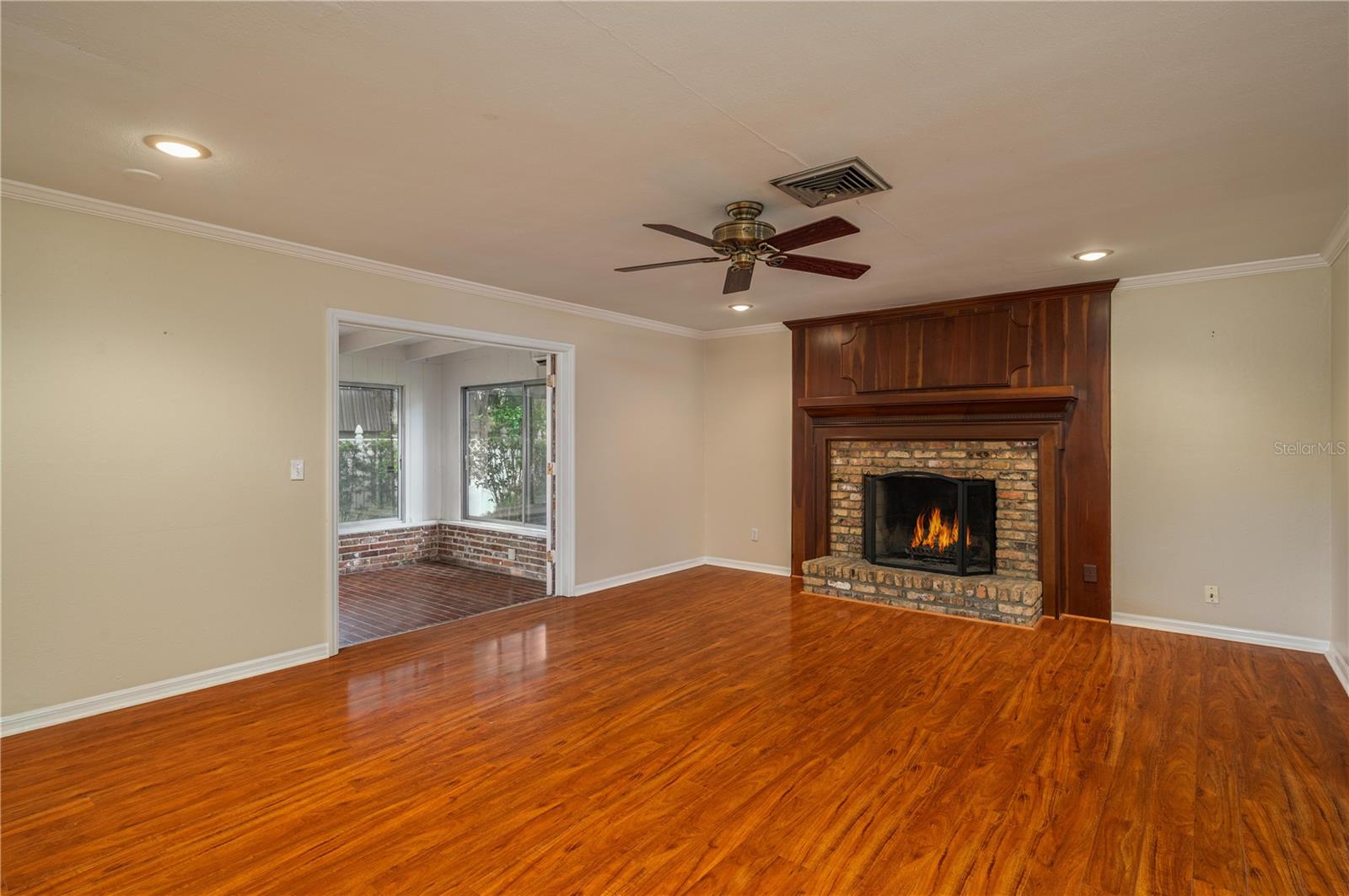 Image 11 of 55 For 1137 Mariposa Avenue