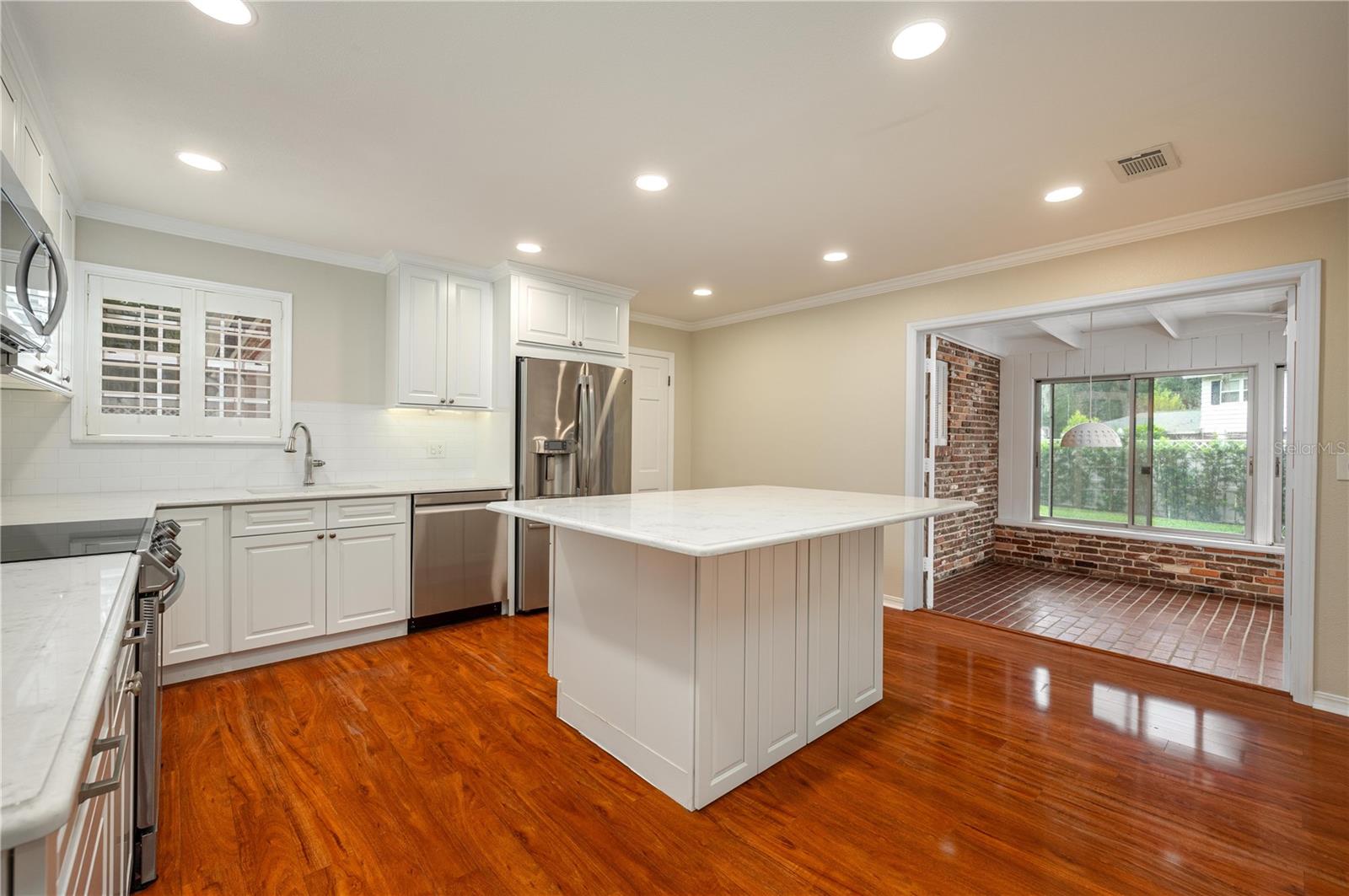 Image 17 of 55 For 1137 Mariposa Avenue