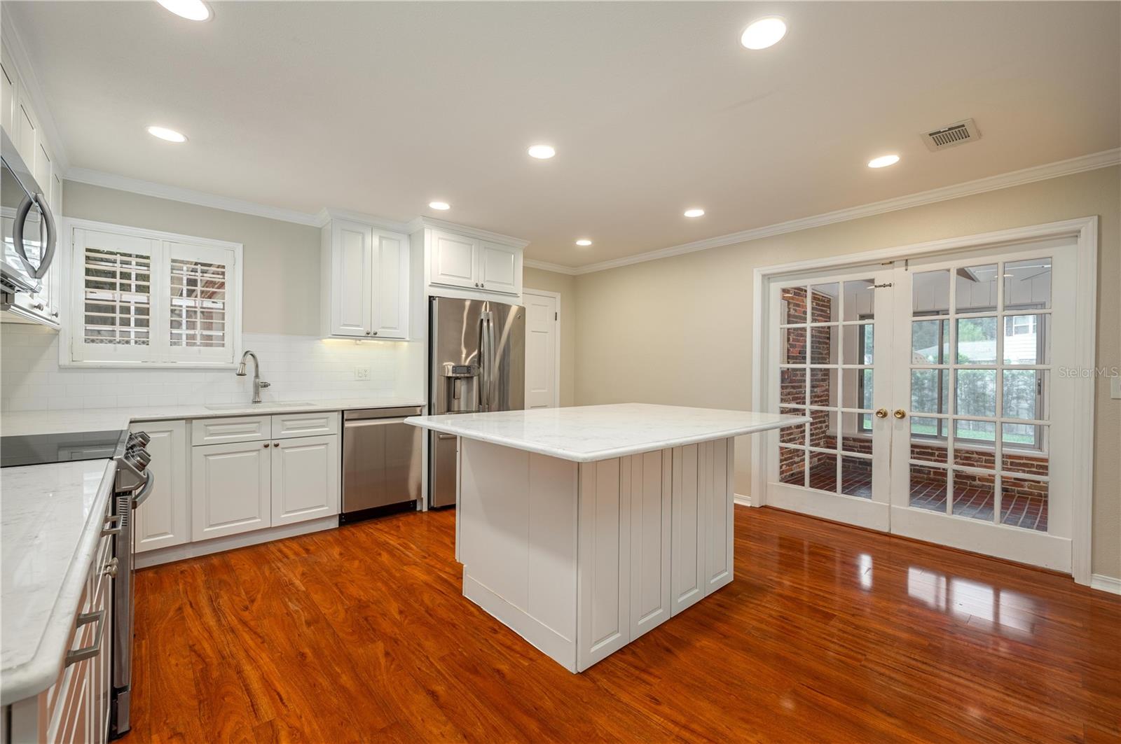 Image 18 of 55 For 1137 Mariposa Avenue