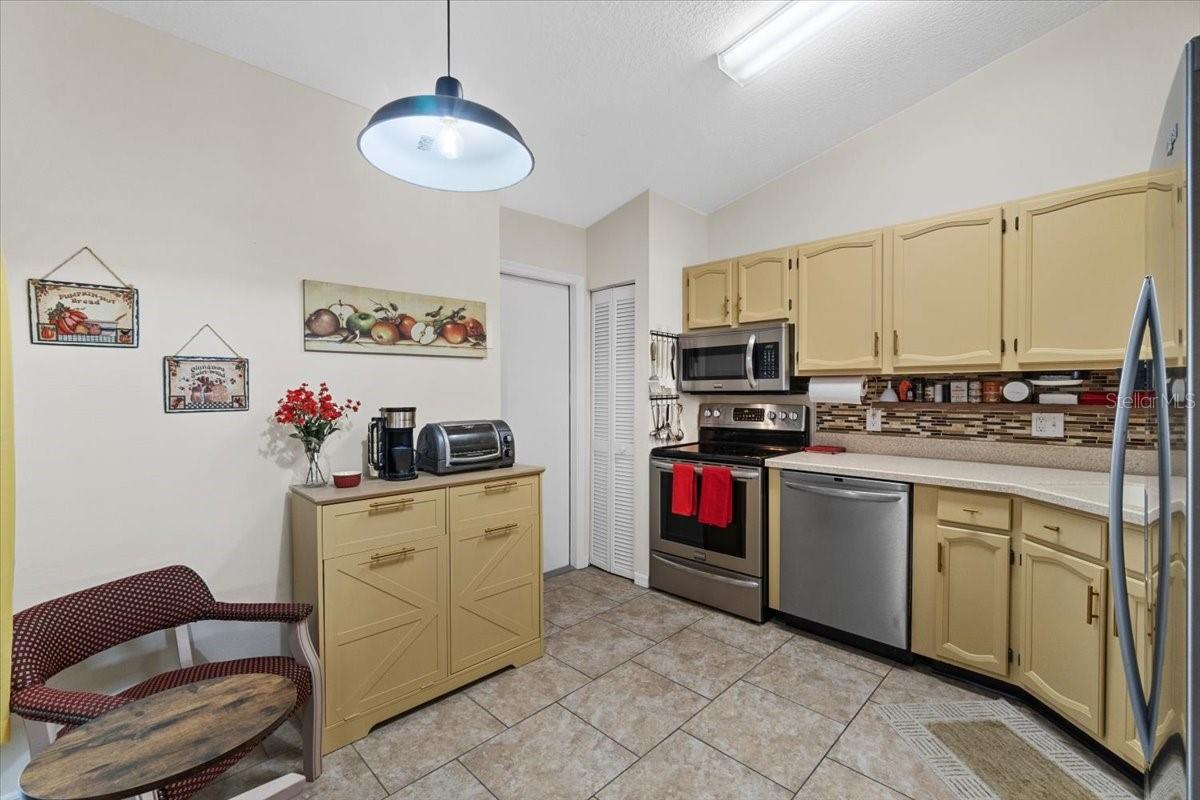 Image 15 of 65 For 6381 Egret Drive 28