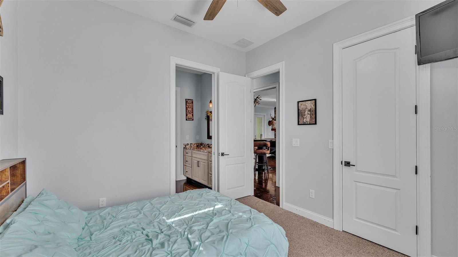 Image 27 of 47 For 18940 Commonwealth Avenue N
