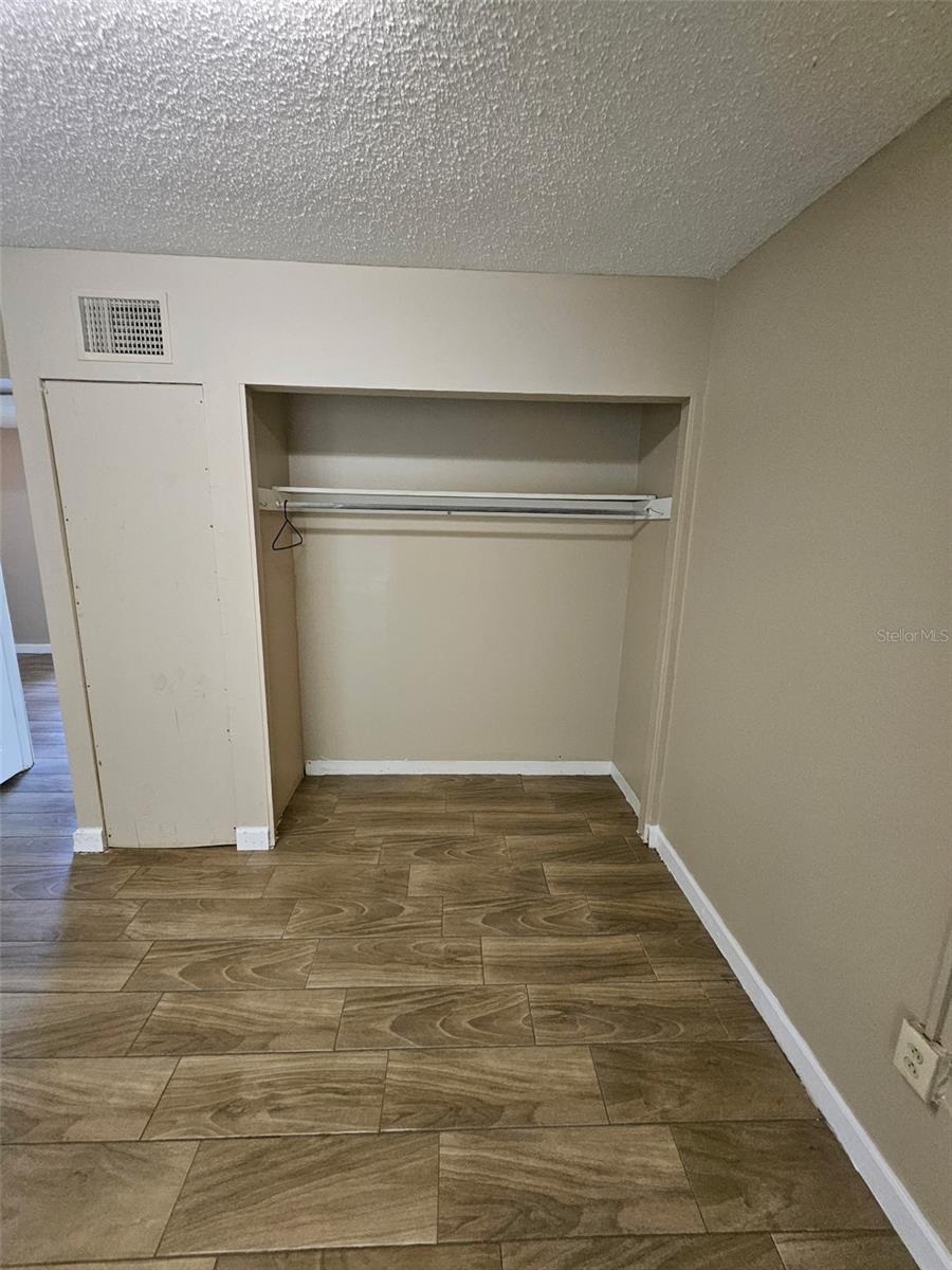 Image 10 of 12 For 1075 Idylwild Drive Nw A
