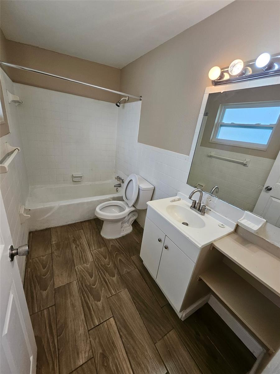 Image 11 of 12 For 1075 Idylwild Drive Nw A