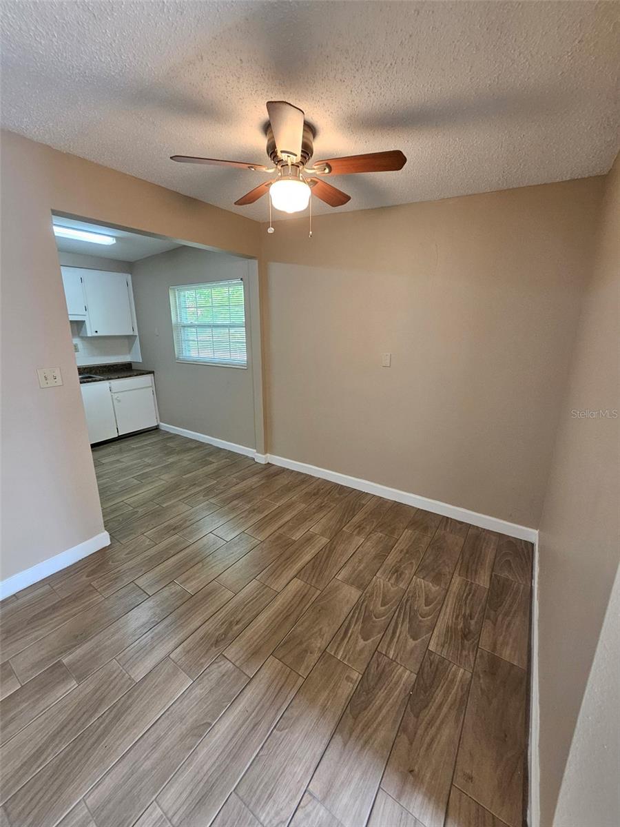 Image 5 of 12 For 1075 Idylwild Drive Nw A