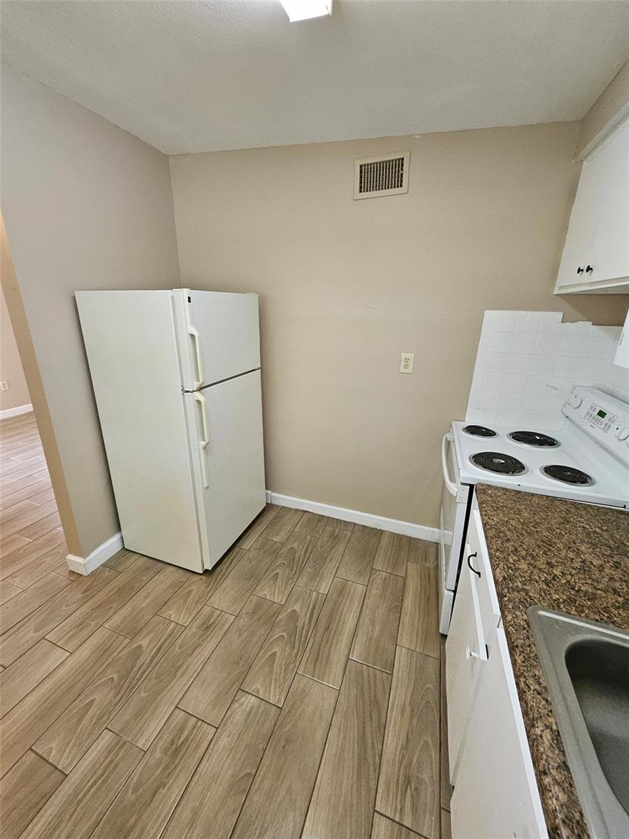 Image 7 of 12 For 1075 Idylwild Drive Nw A