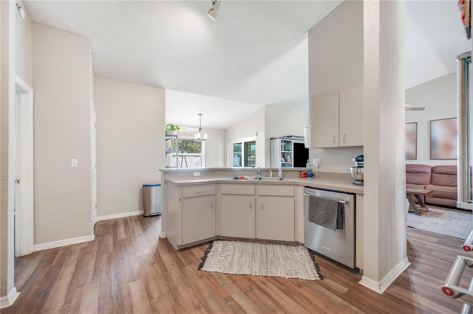 Image 10 of 31 For 4912 Palm View Drive N