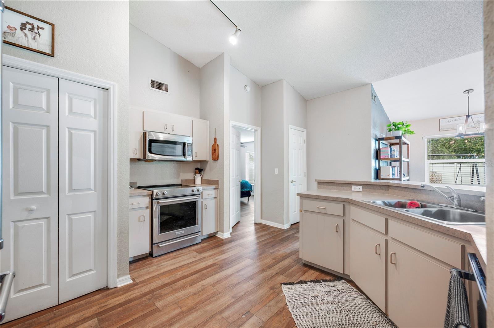 Image 11 of 31 For 4912 Palm View Drive N