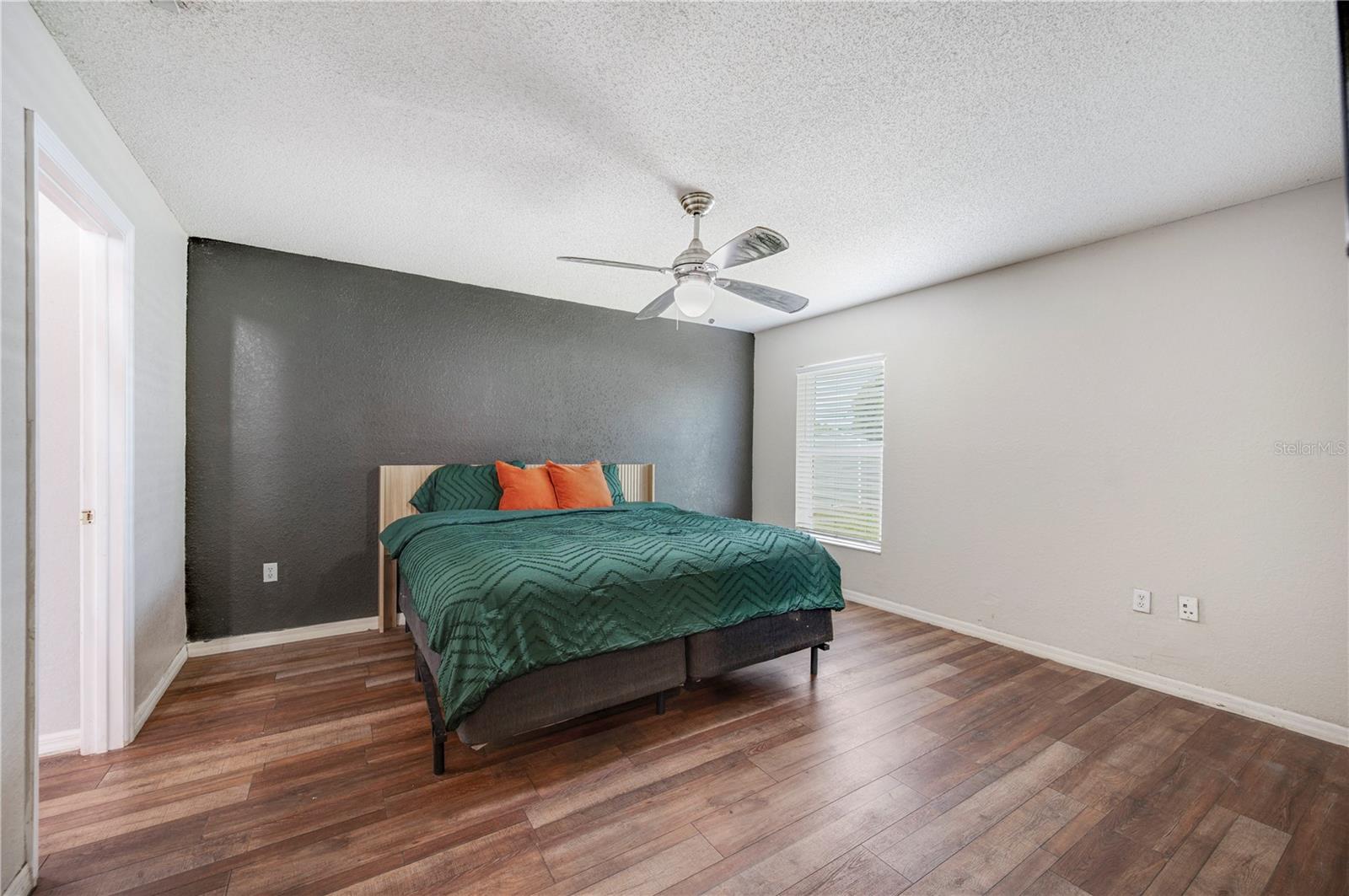 Image 15 of 31 For 4912 Palm View Drive N