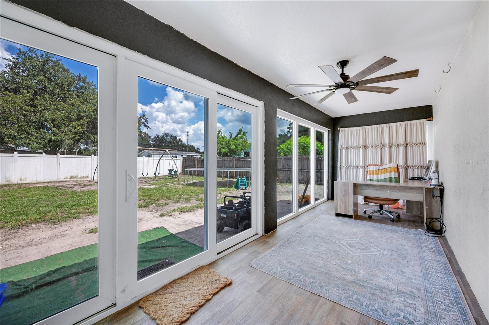 Image 24 of 31 For 4912 Palm View Drive N