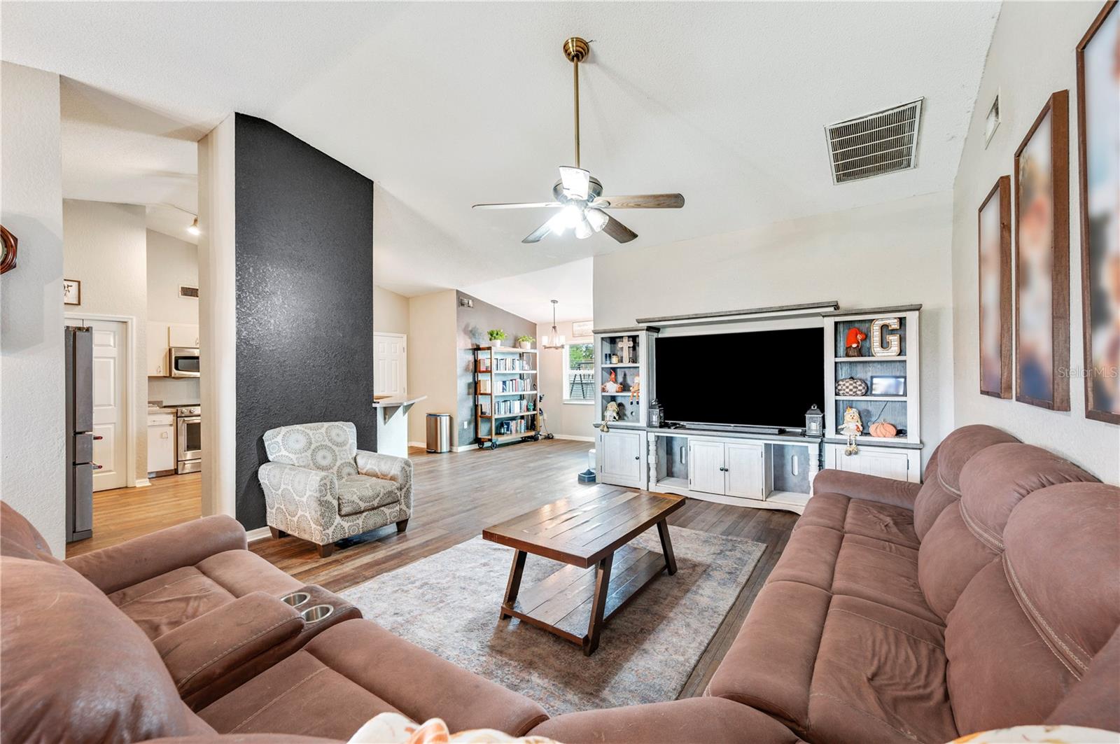 Image 4 of 31 For 4912 Palm View Drive N