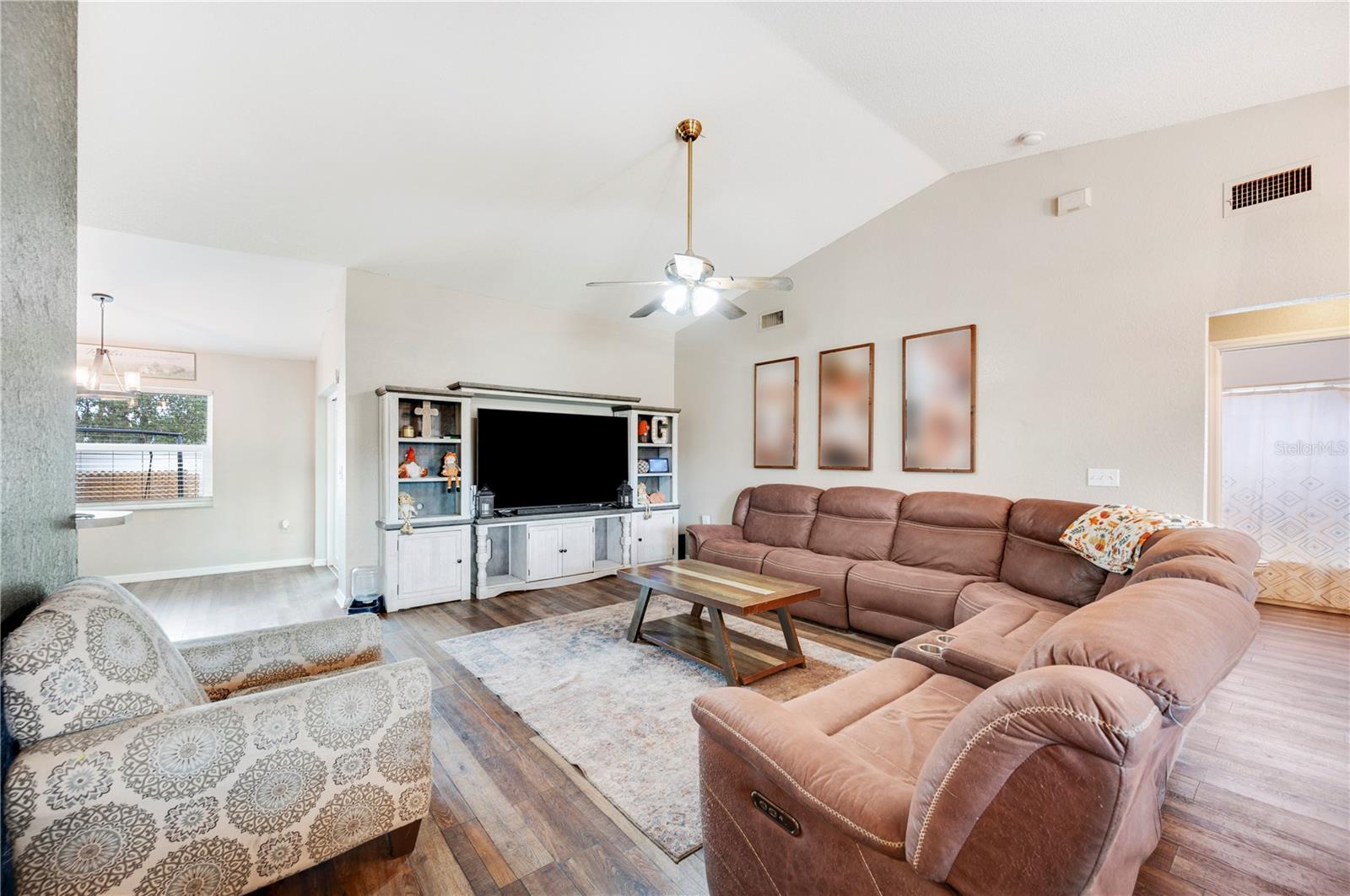 Image 7 of 31 For 4912 Palm View Drive N