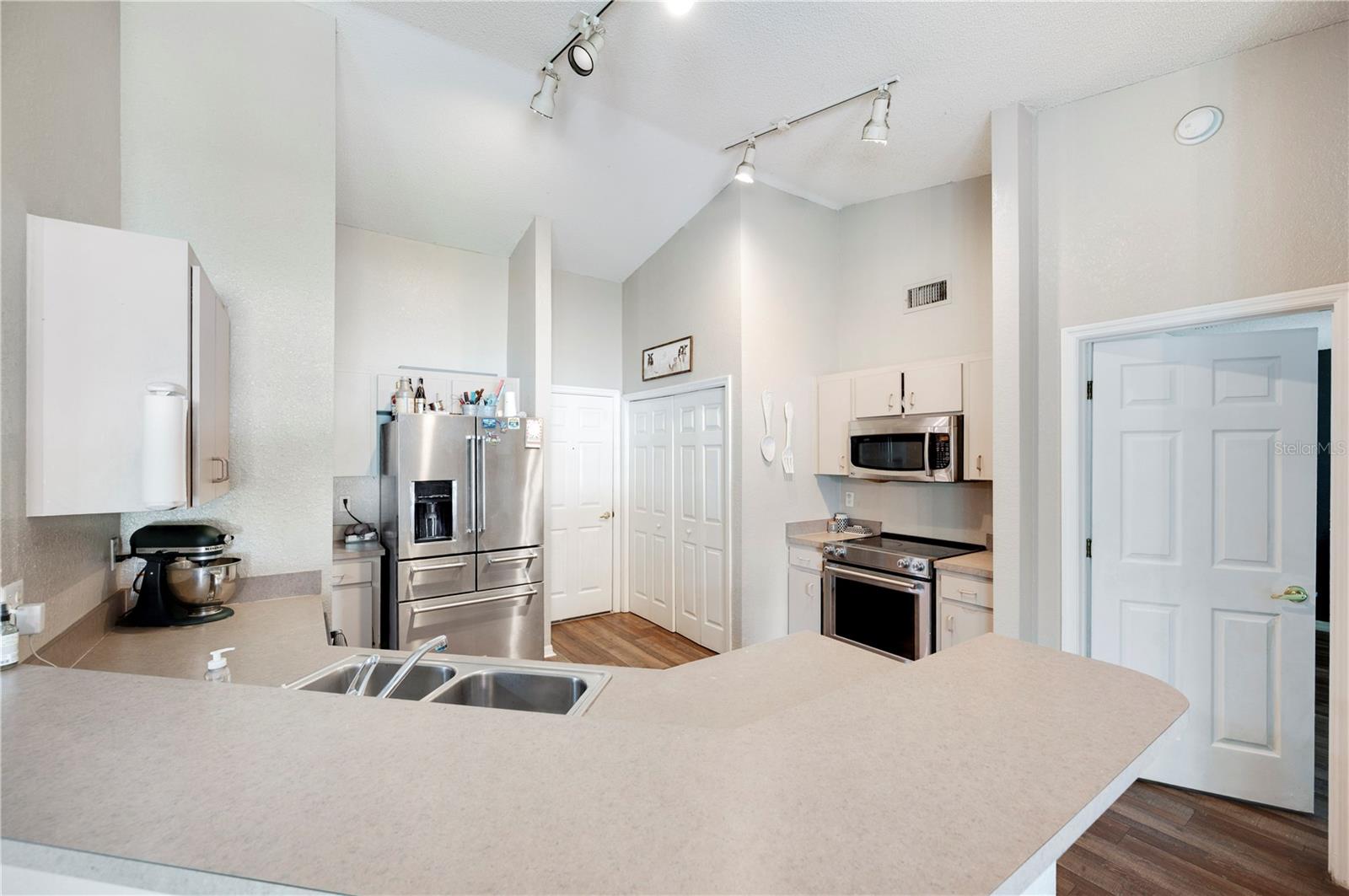 Image 8 of 31 For 4912 Palm View Drive N