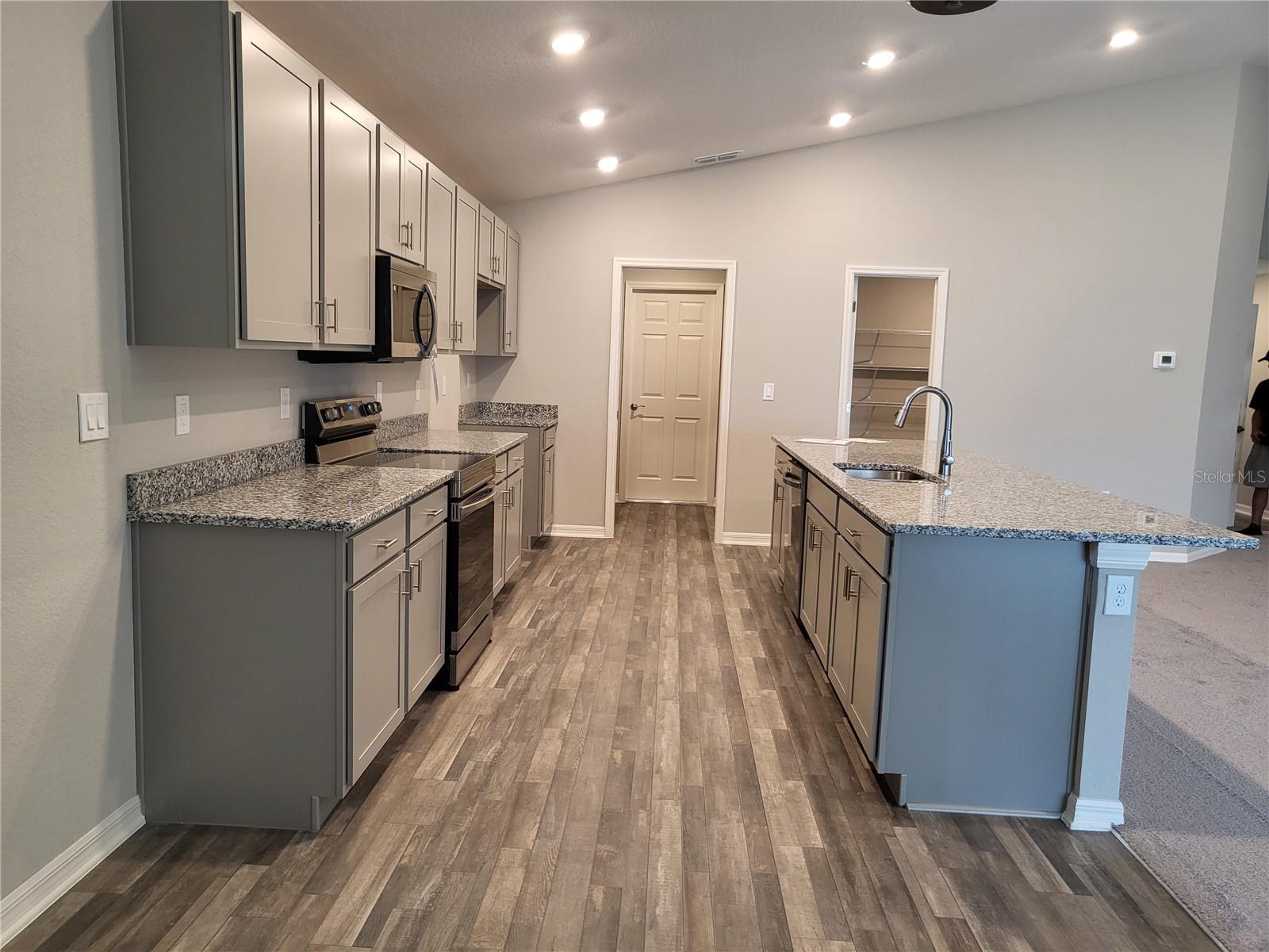 Image 12 of 31 For 6501 Poly Ln.