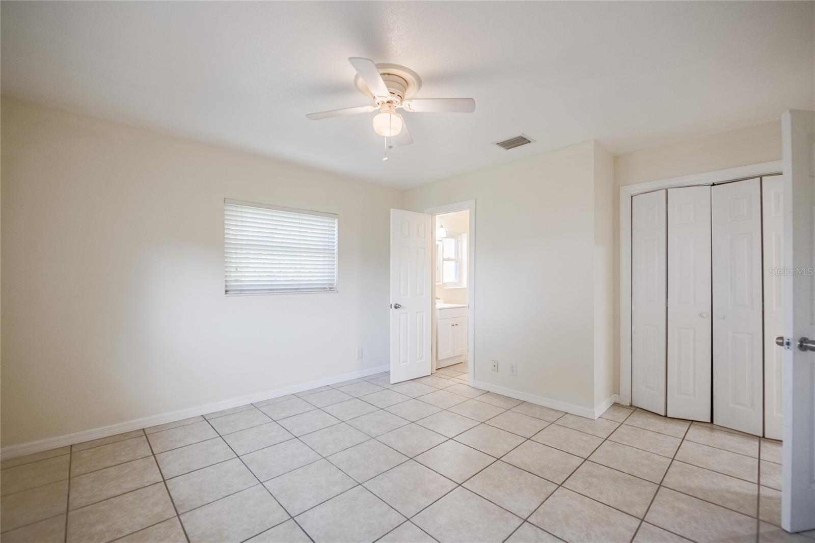 Image 17 of 39 For 706 Patricia Pl