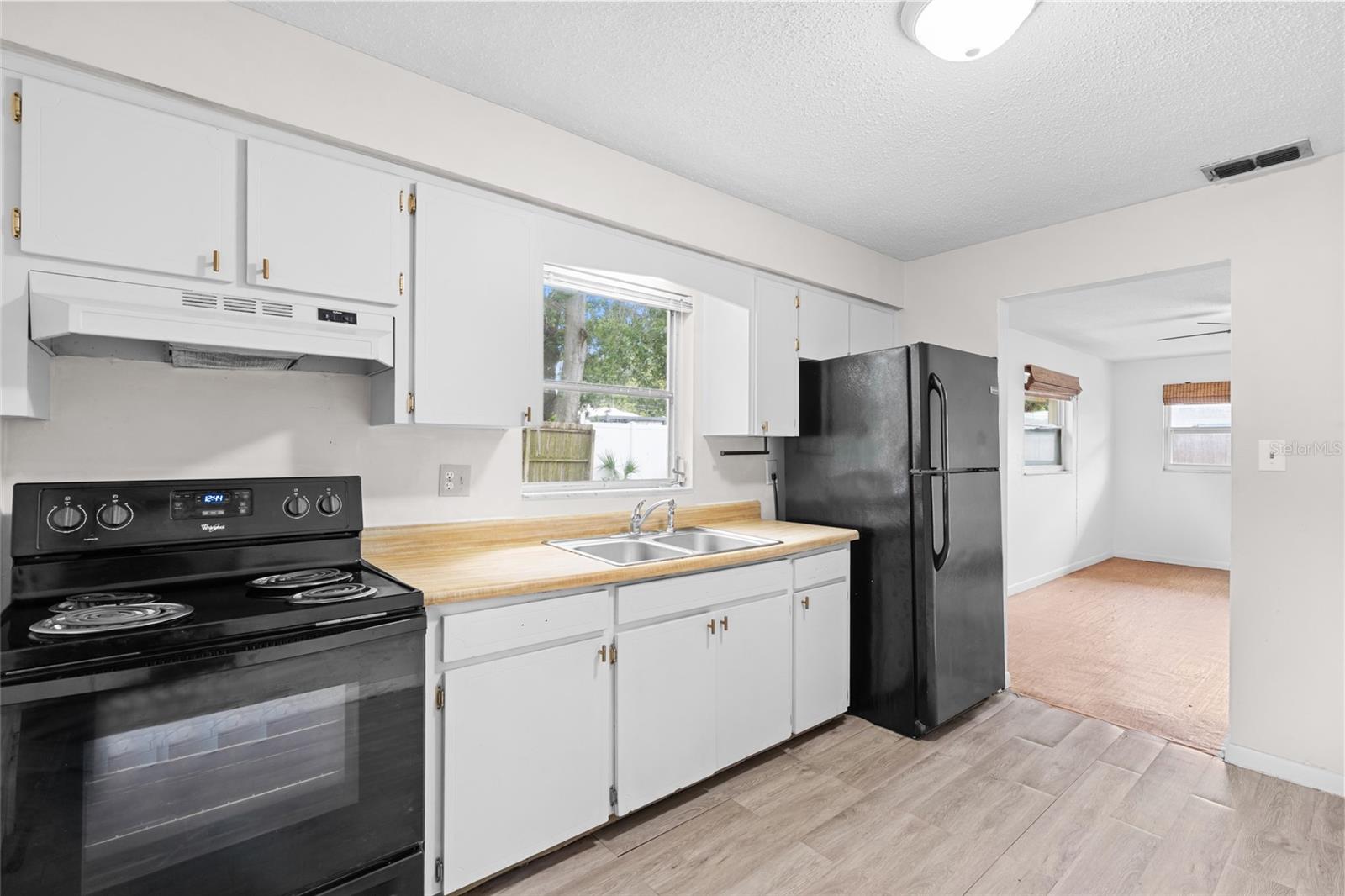 Image 22 of 46 For 11941 144th Street