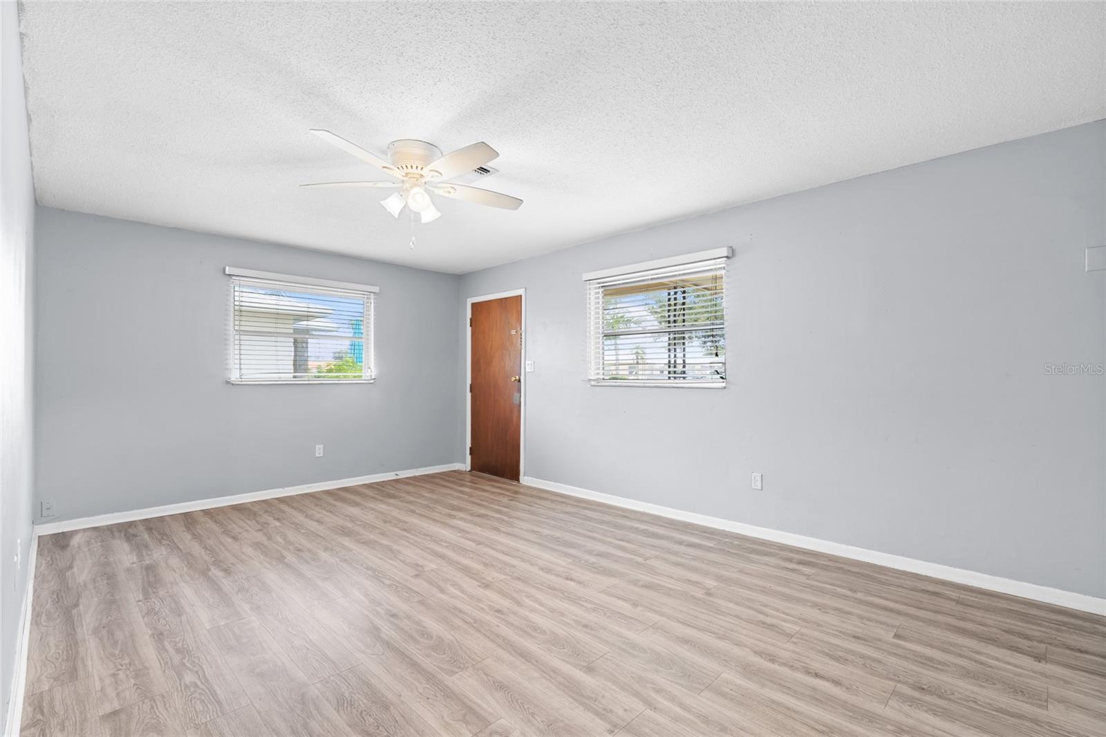 Image 6 of 46 For 11941 144th Street