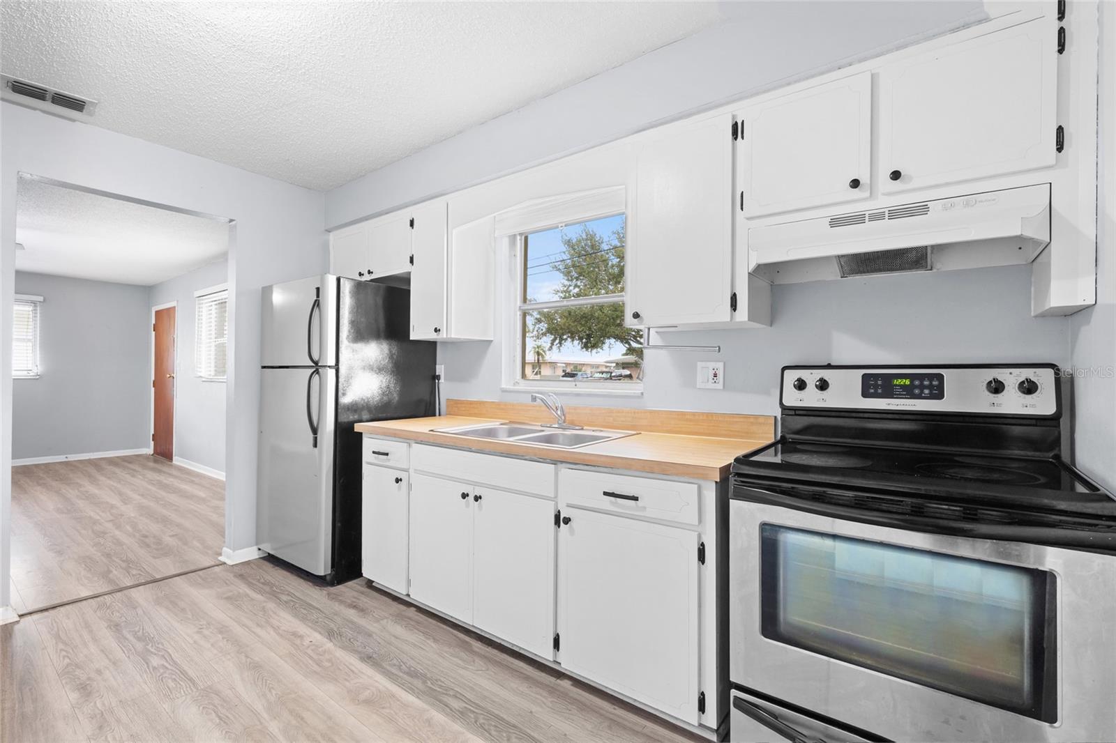 Image 8 of 46 For 11941 144th Street