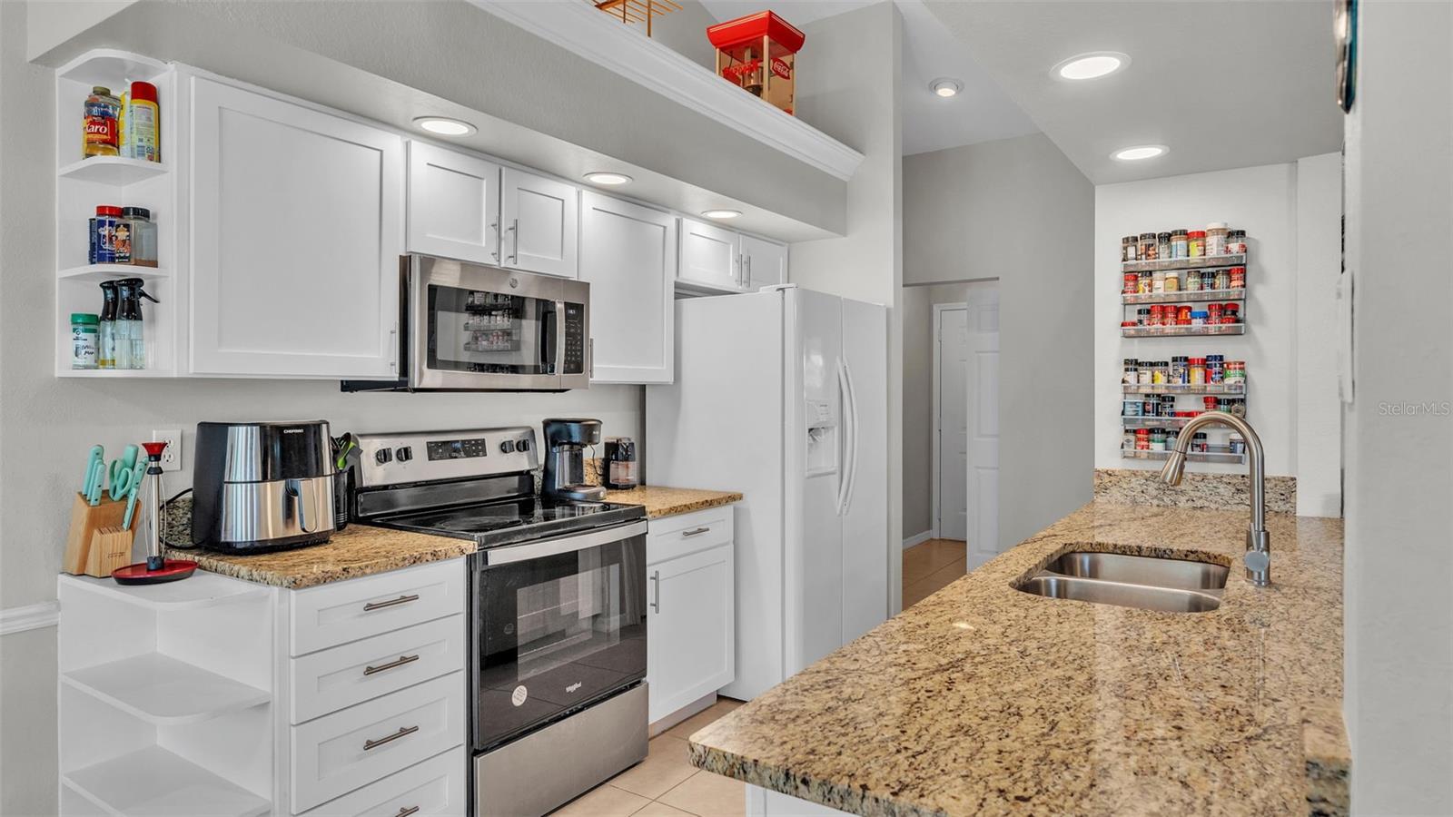 Image 12 of 46 For 2232 Palmview Circle W
