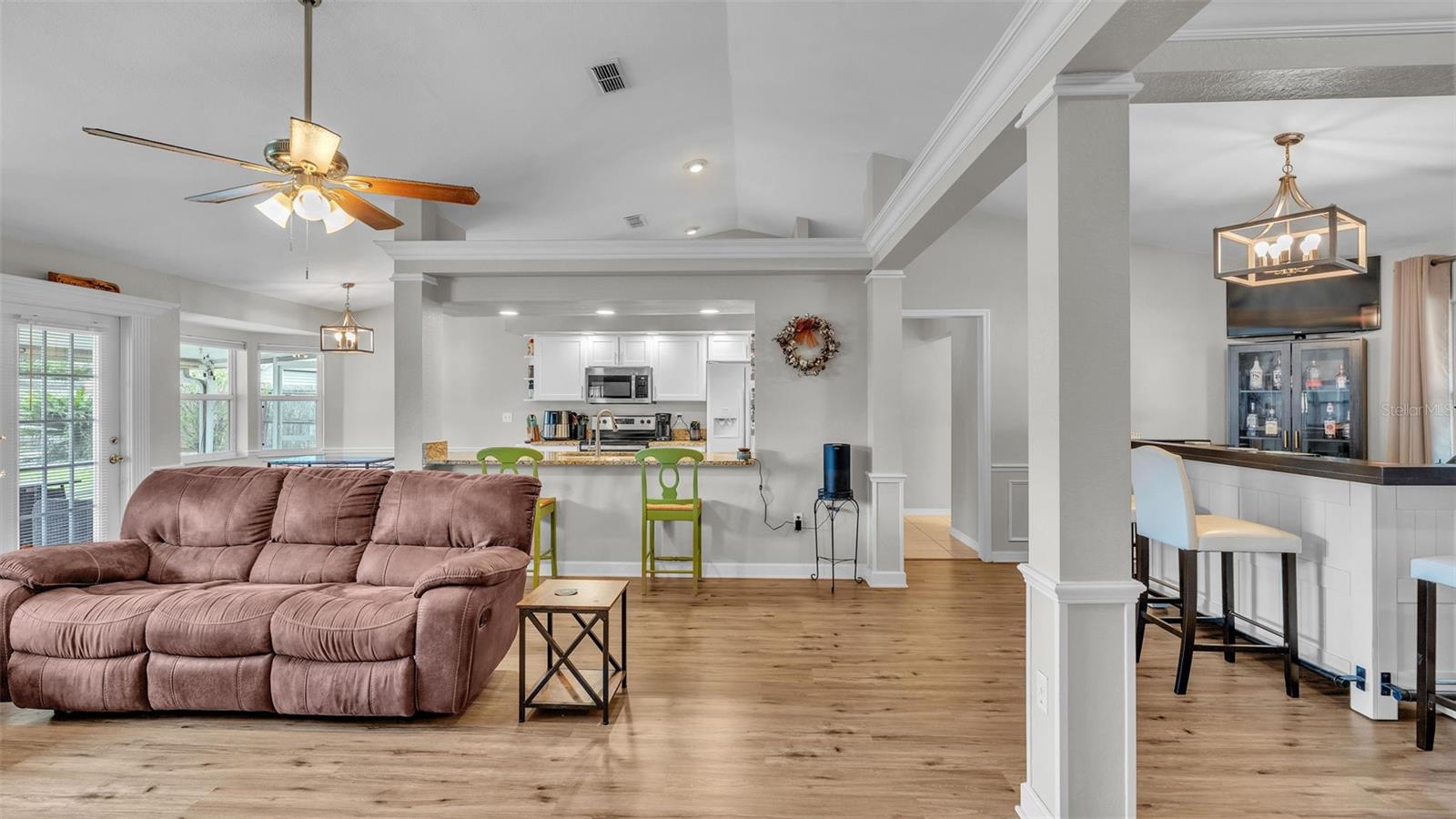 Image 5 of 46 For 2232 Palmview Circle W