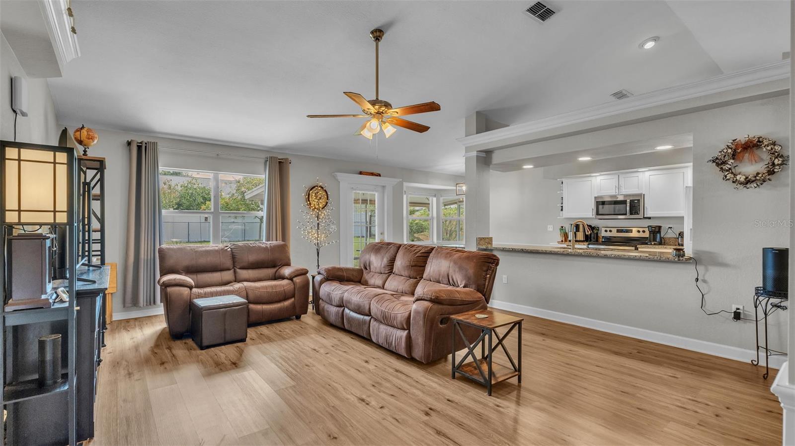 Image 7 of 46 For 2232 Palmview Circle W