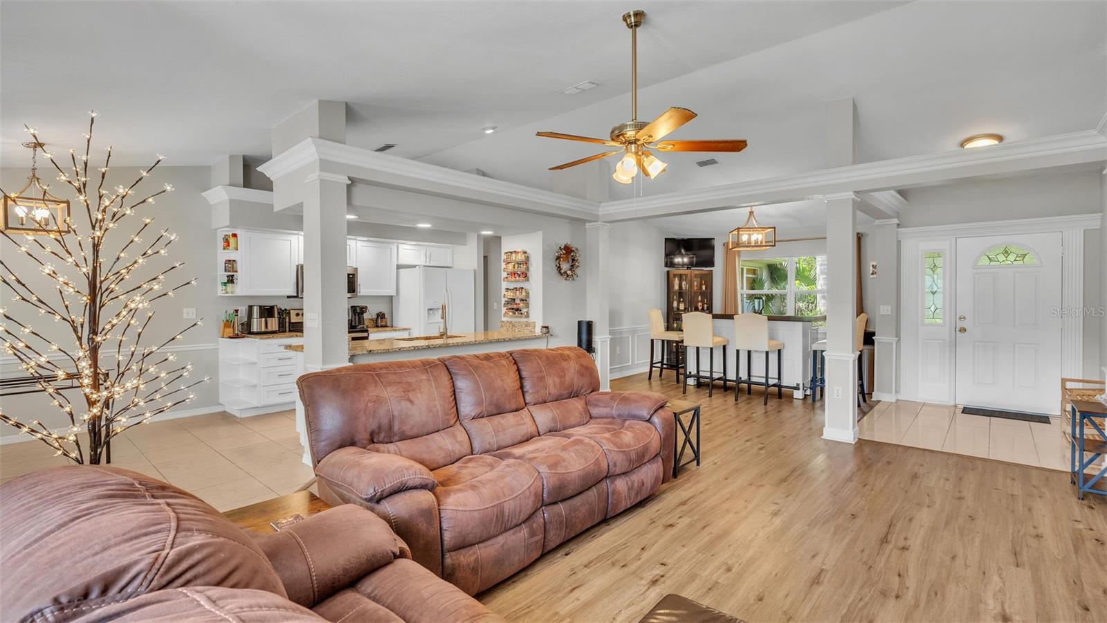 Image 9 of 46 For 2232 Palmview Circle W