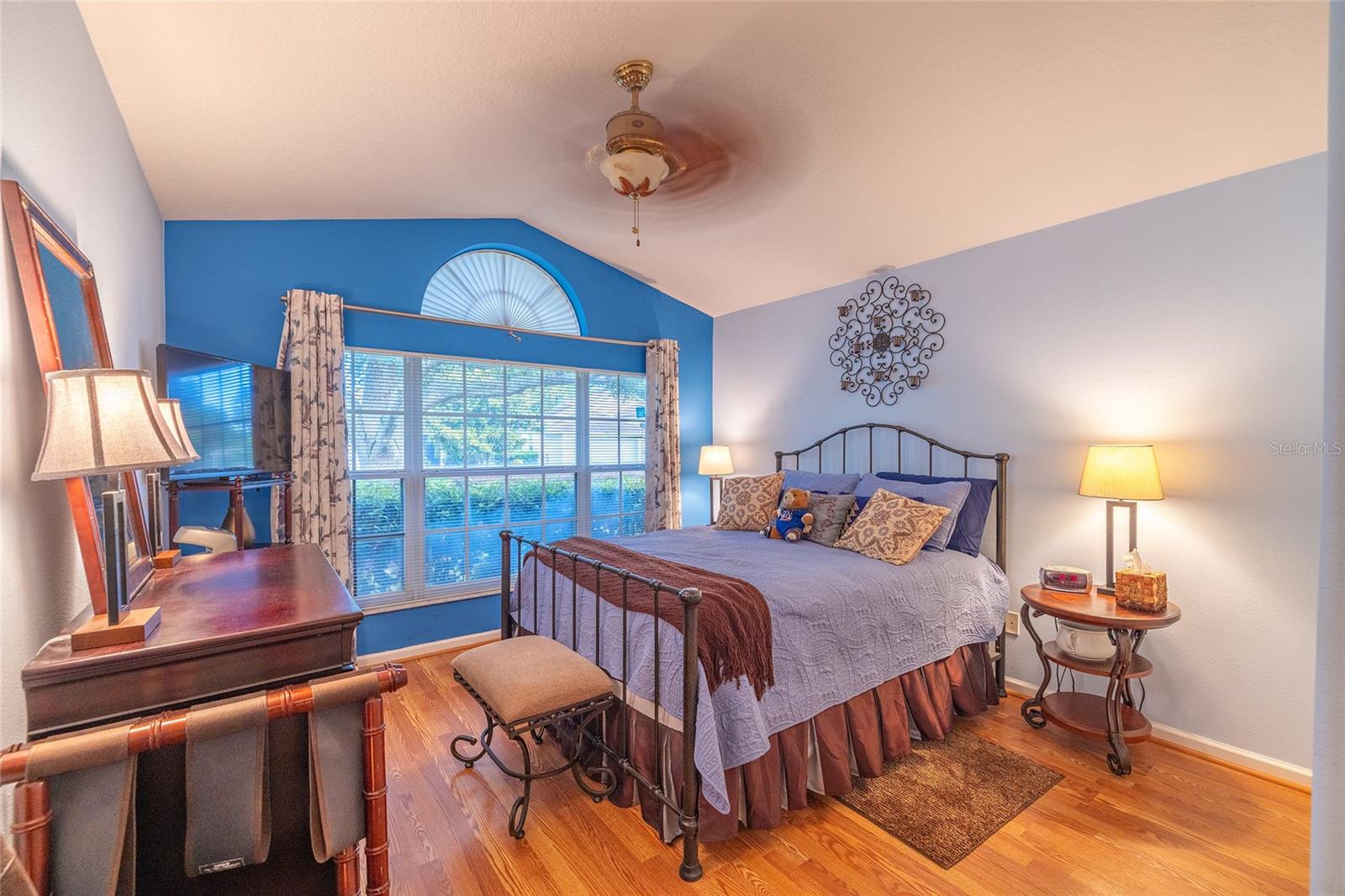 Image 11 of 52 For 15246 Markham Drive