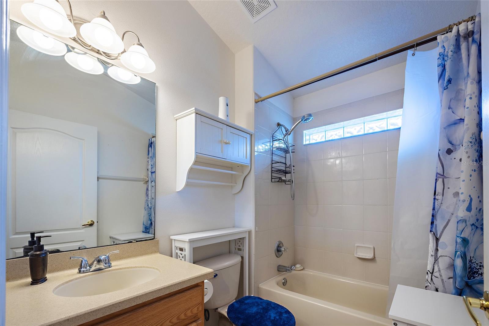 Image 13 of 52 For 15246 Markham Drive