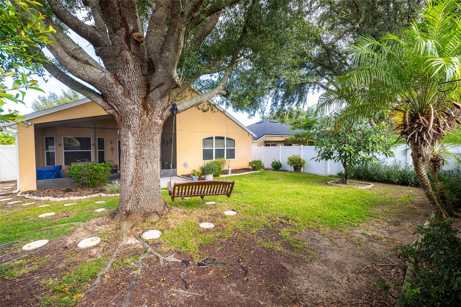 Image 7 of 52 For 15246 Markham Drive