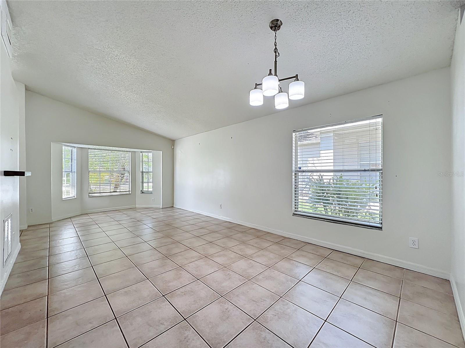 Image 15 of 48 For 13817 Valleybrooke Lane