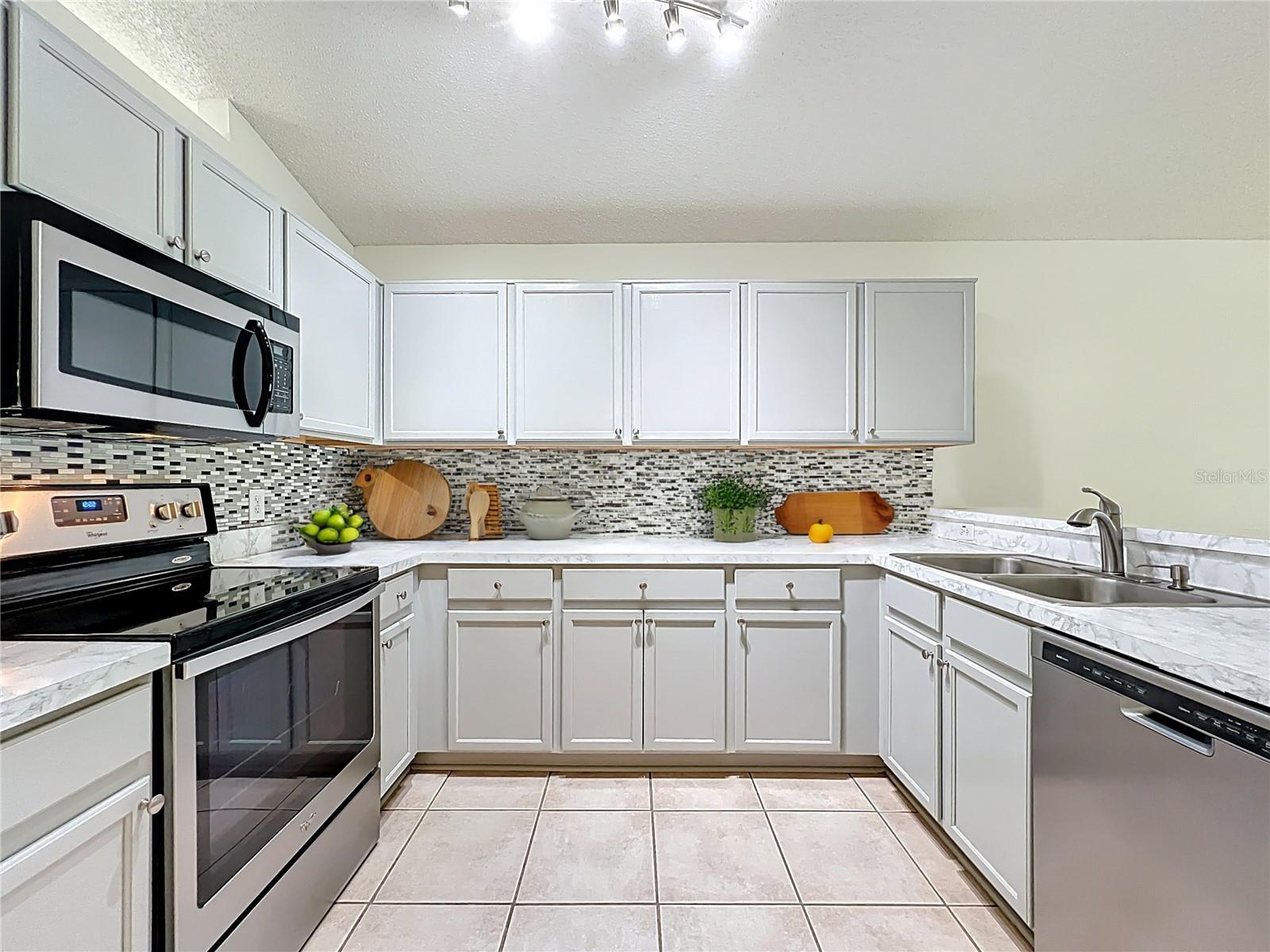 Image 18 of 48 For 13817 Valleybrooke Lane
