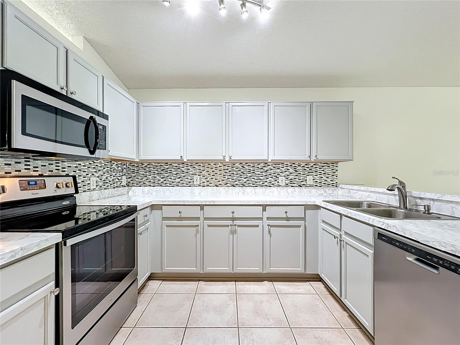 Image 19 of 48 For 13817 Valleybrooke Lane