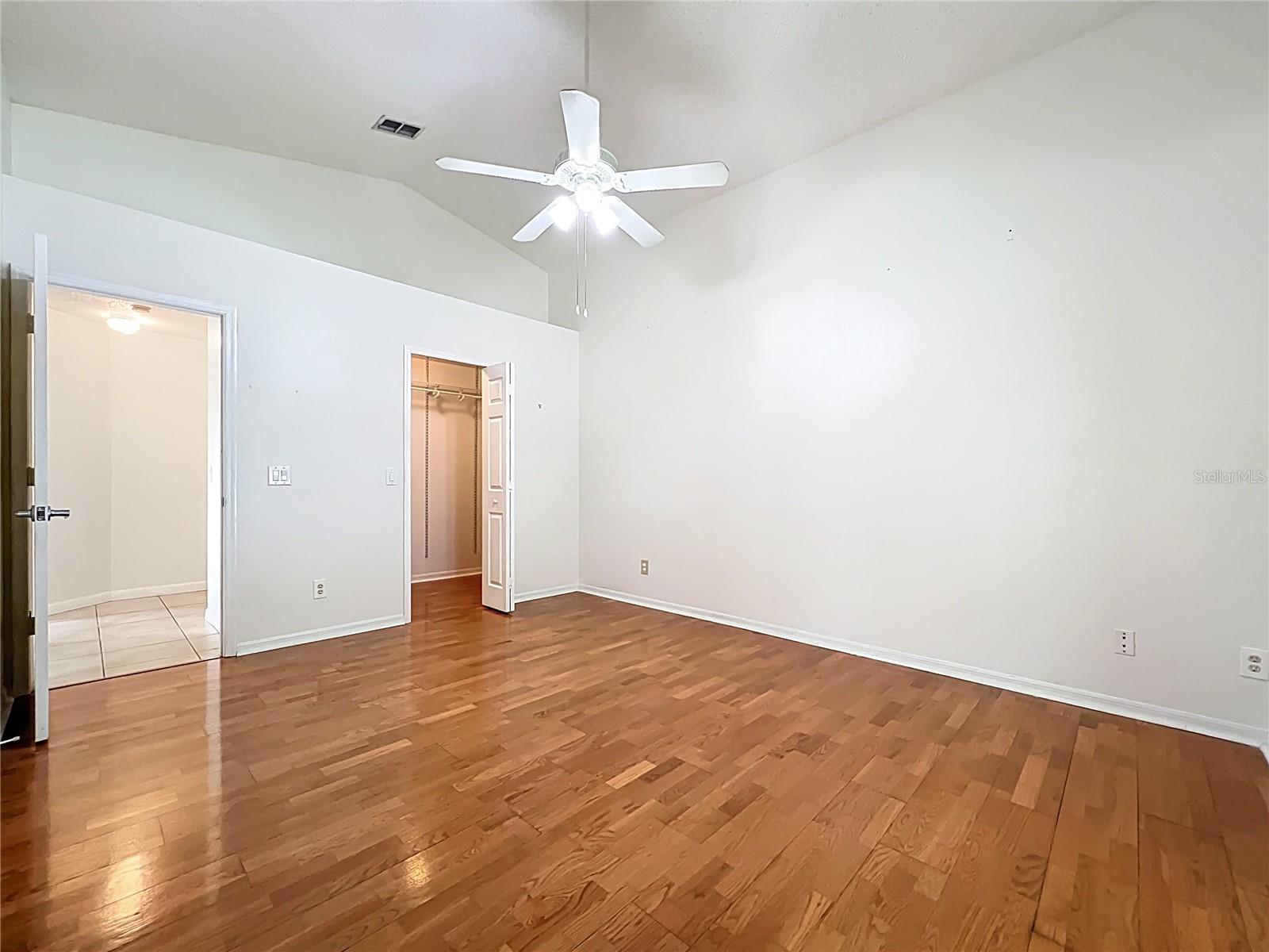 Image 29 of 48 For 13817 Valleybrooke Lane