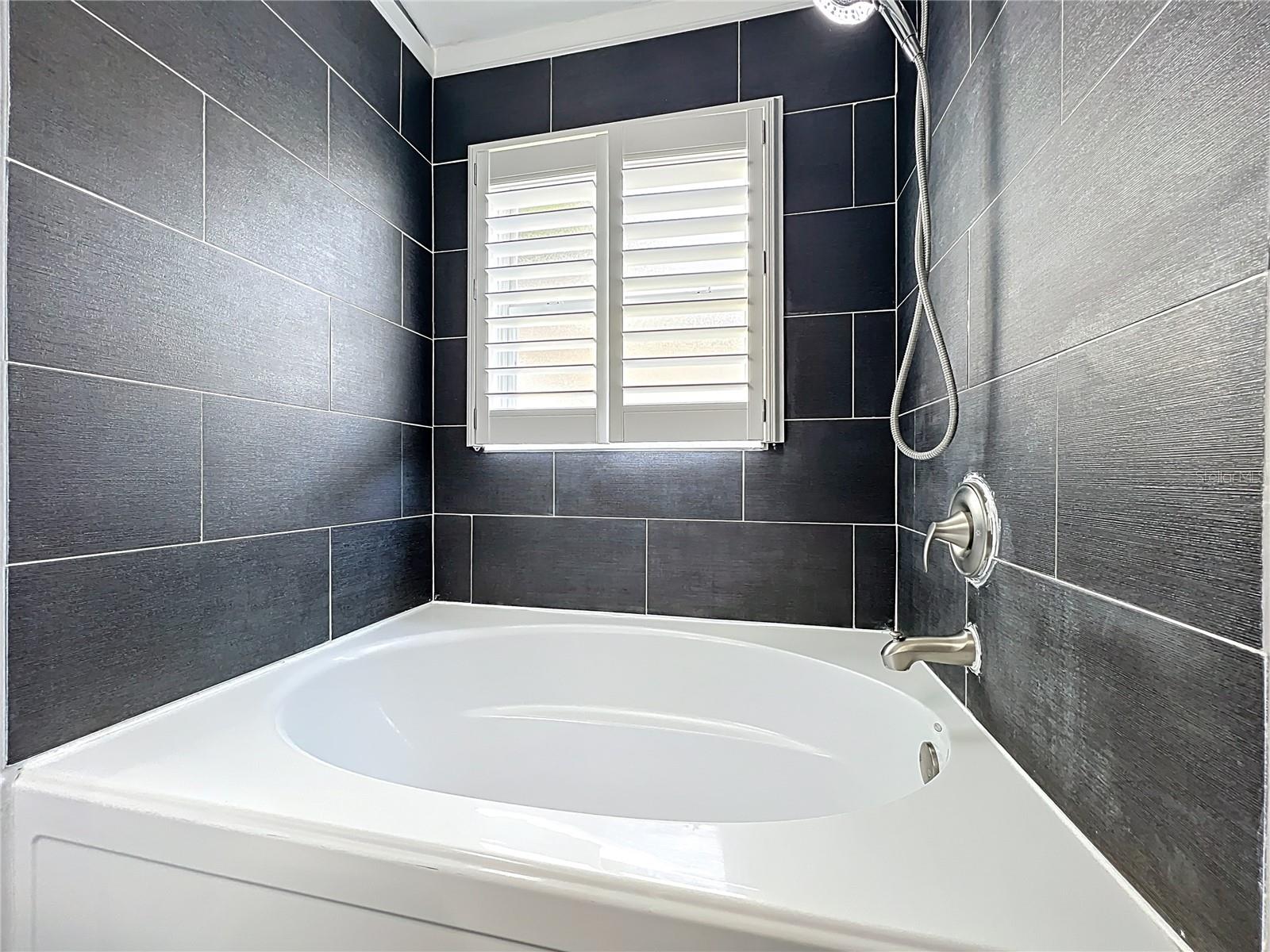 Image 32 of 48 For 13817 Valleybrooke Lane