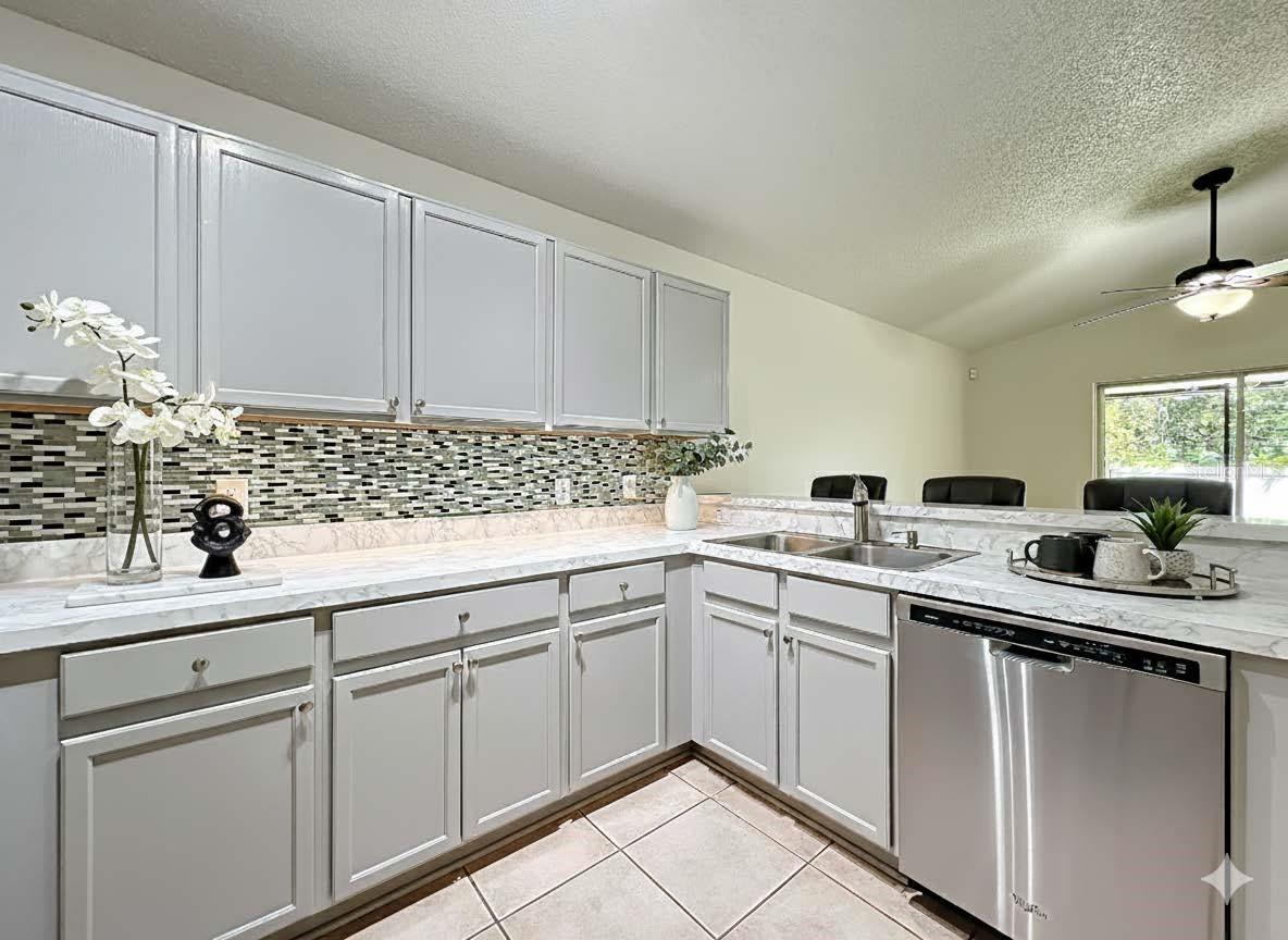 Image 5 of 48 For 13817 Valleybrooke Lane