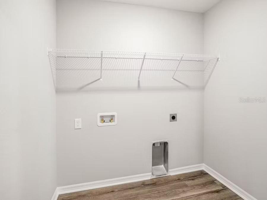 Image 12 of 16 For 447 Ituna Circle