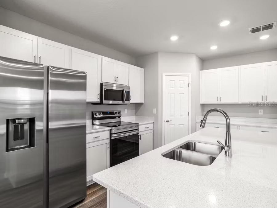 Image 7 of 16 For 447 Ituna Circle