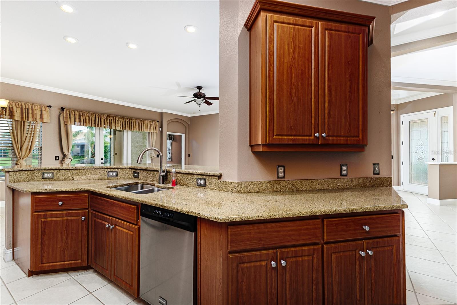 Image 16 of 34 For 2564 Laurel Glen Drive