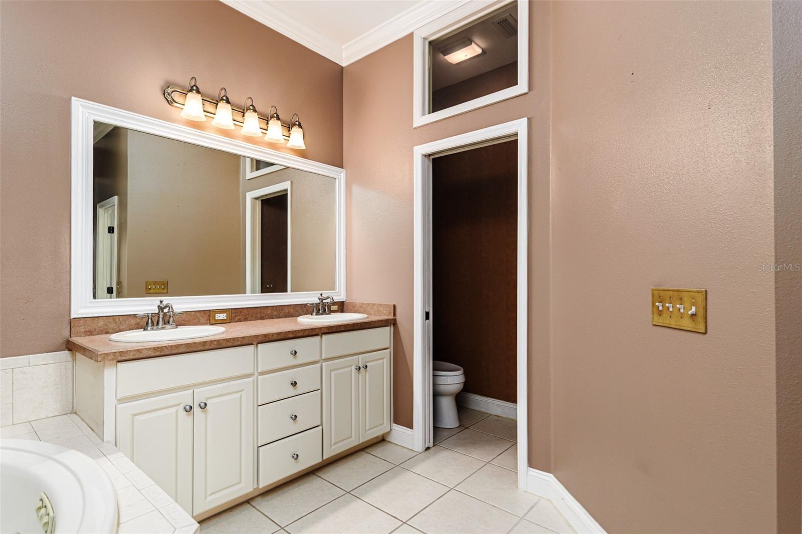 Image 20 of 34 For 2564 Laurel Glen Drive