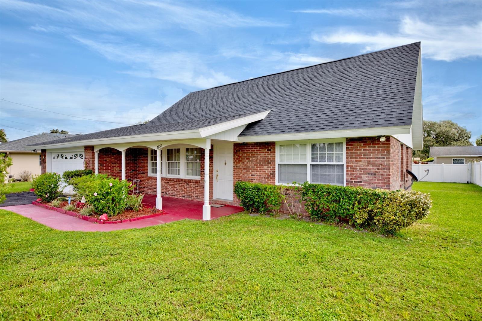 Image 3 of 32 For 3818 Medina Way