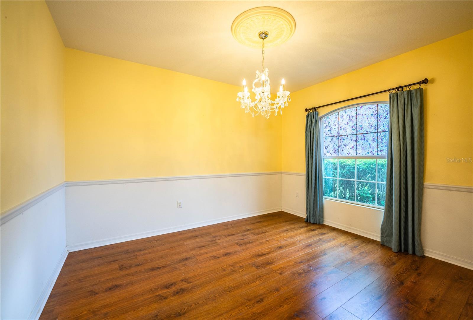 Image 14 of 35 For 6898 Glenbrook Drive
